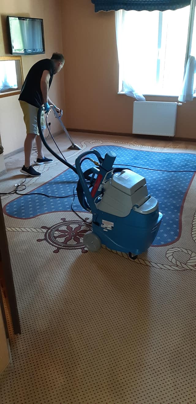 Realizacja doczyszczania wykladzin
